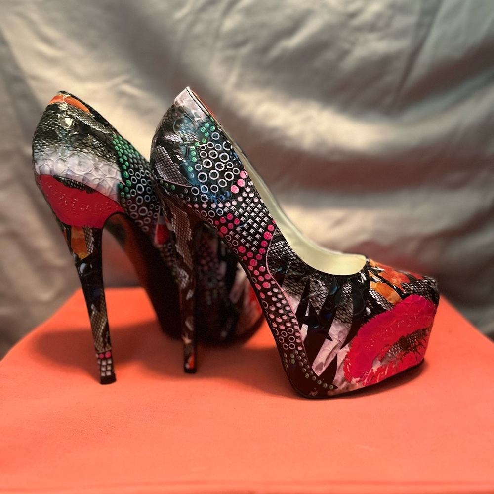 Madden girl Rossette modern design high heels. Women’s size 7.5